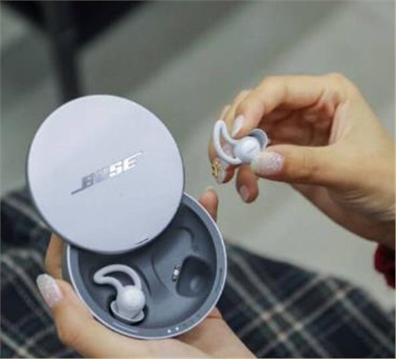 晚上睡不著?試試使用低相噪晶振的降噪耳機(jī)吧